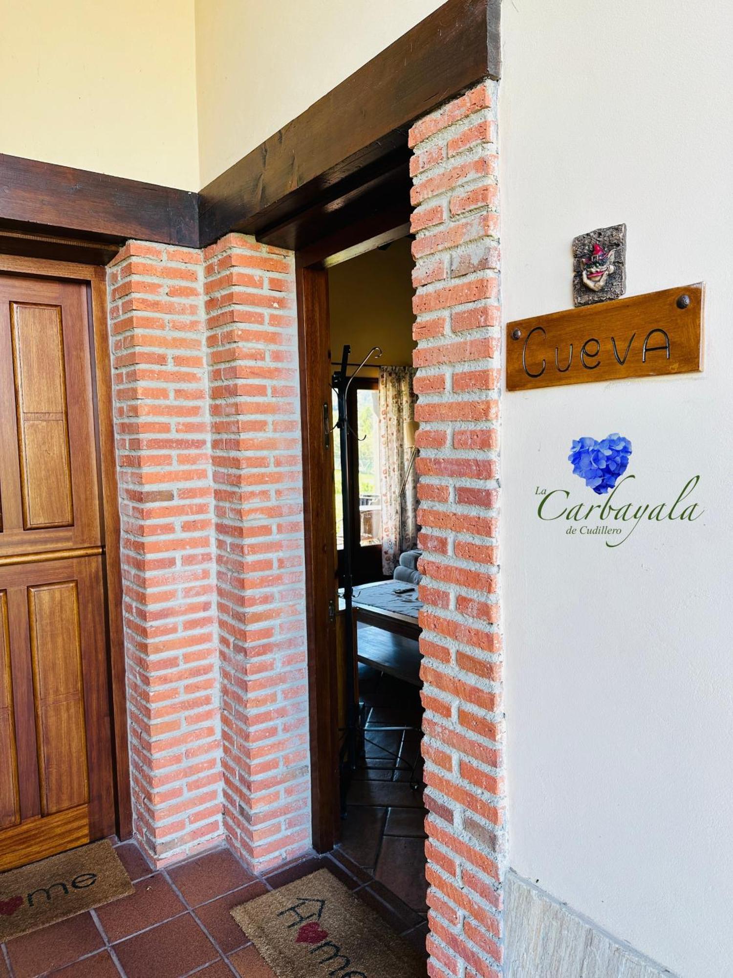Apartamentos Rurales La Carbayala 오비나라 외부 사진